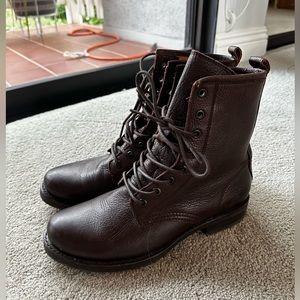 Frye Veronica Combat Boots x Dark Brown / Size 7.